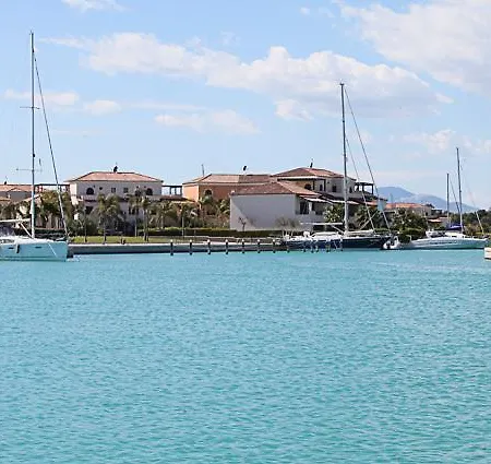 Apt In Marinagri Поликоро