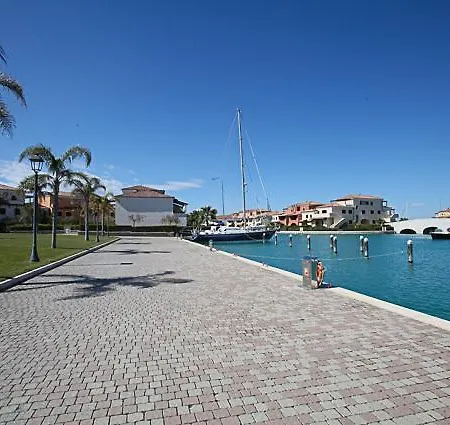 아파트 Apt In Marinagri
