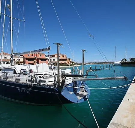 Apt In Marinagri 폴리코로