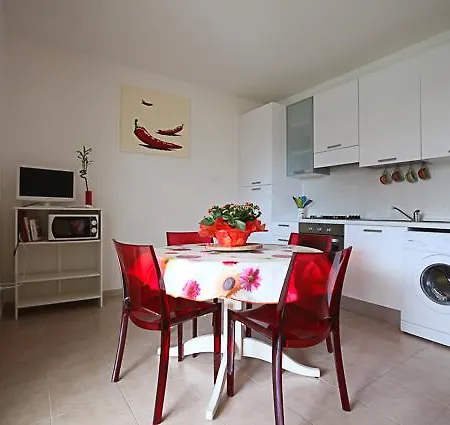 아파트 Apt In Marinagri